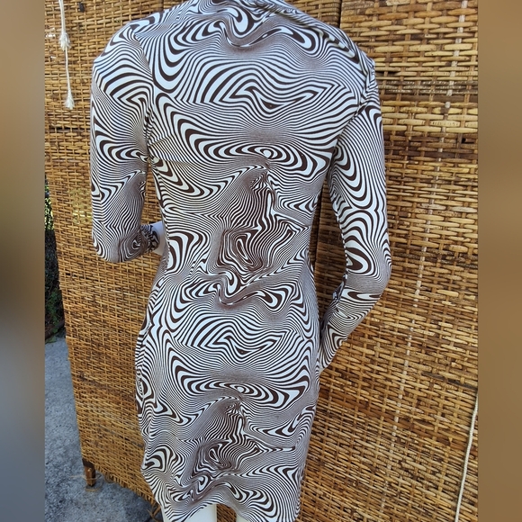 Wild Fable Swirl Optical Illusion Bodycom Dress M NEW - Picture 3 of 14